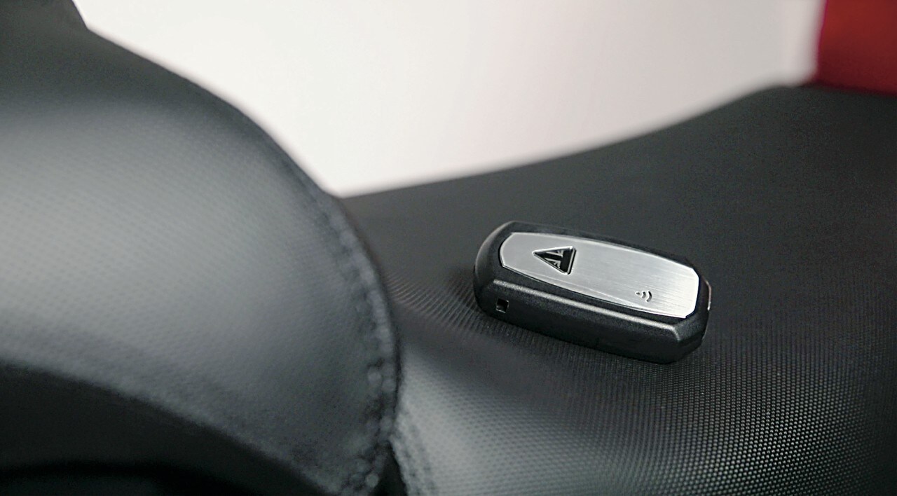 Triumph Tiger 1200 XRT vs Tiger 800 XRT, crossover contro